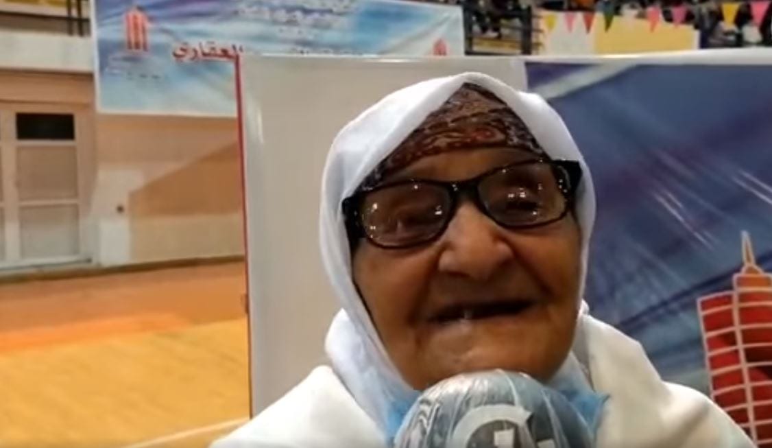 Batna : Une nonagénaire obtient son logement après 30 ans d’attente (Vidéo)