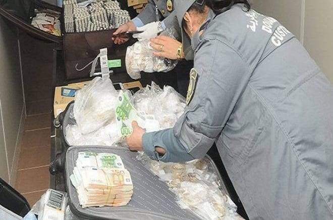 Aéroport international d’Alger : Une somme colossale en devise saisie sur un des voyageurs