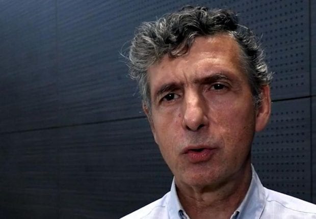 Coronavirus : Un professeur français estime qu&rsquo;il faut laisser les jeunes « se contaminer entre eux »