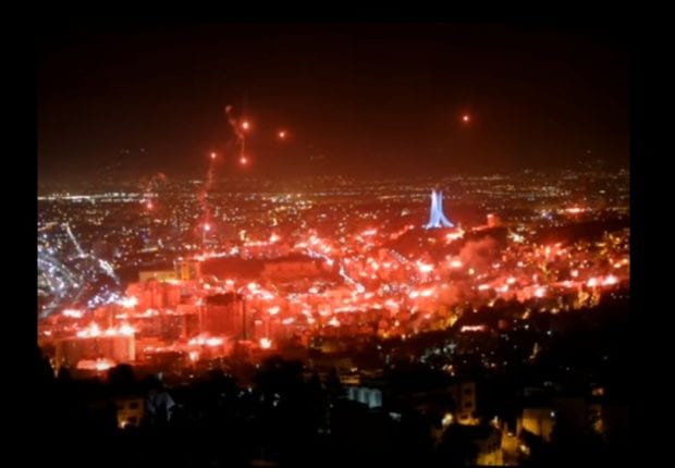 Les supporteurs du CRB fêtent leur victoire avec un grand craquage (Vidéo)
