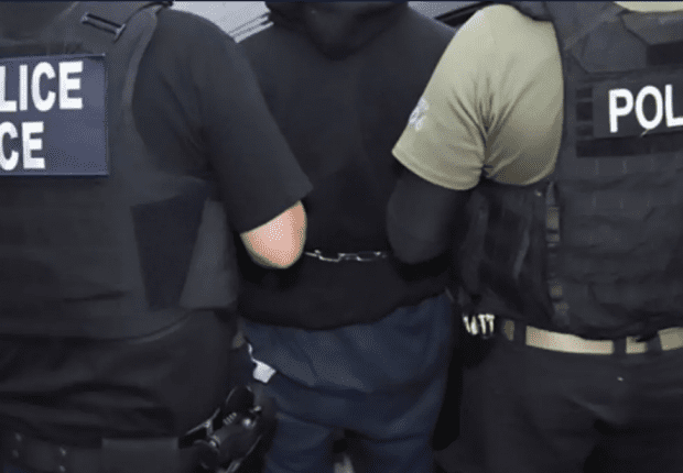 France : L&rsquo;arrestation de sans-papiers Algériens suscite une vague de colère 