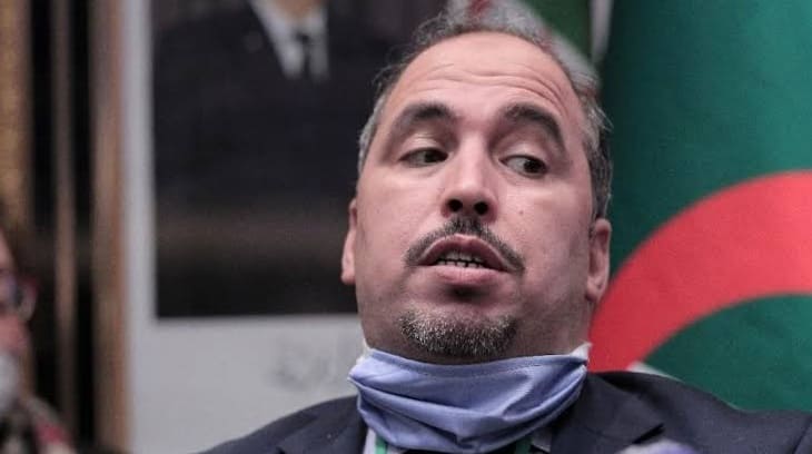 FLN : Quand Baadji supprime les inscriptions en tamazight des affiches du parti