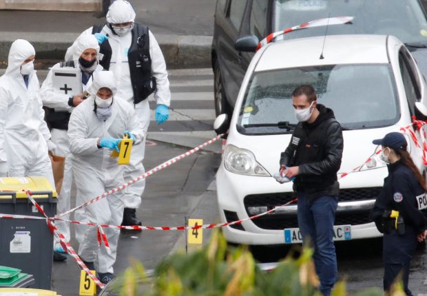 Attaque au couteau à Paris : l’Algérien interpellé a « tenté d’arrêter l’assaillant »