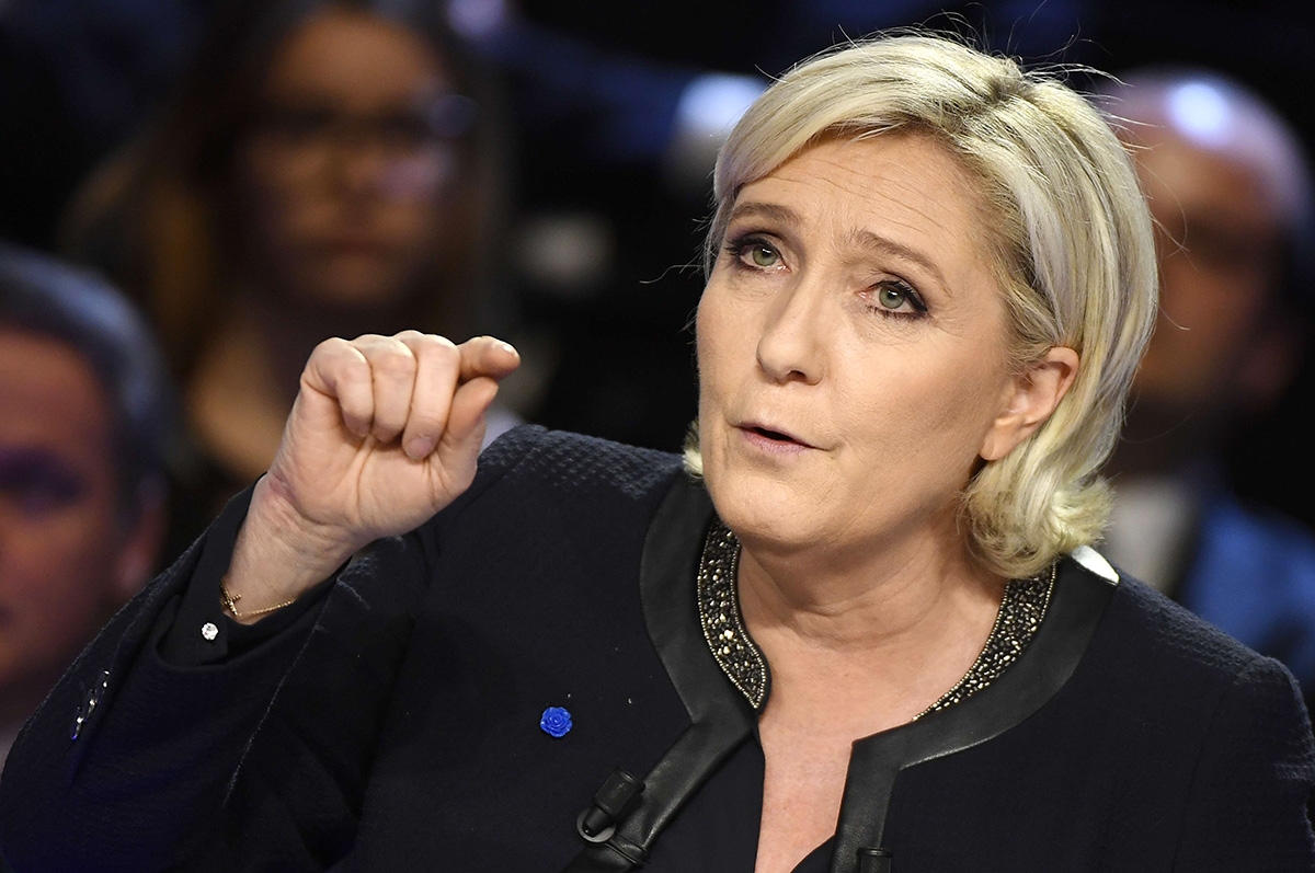 En France, Marine Le Pen veut « une législation de guerre » contre l’islamisme