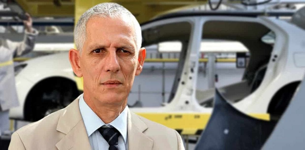 Ferhat Aït Ali s’entretient avec un représentant du Groupe Volkswagen