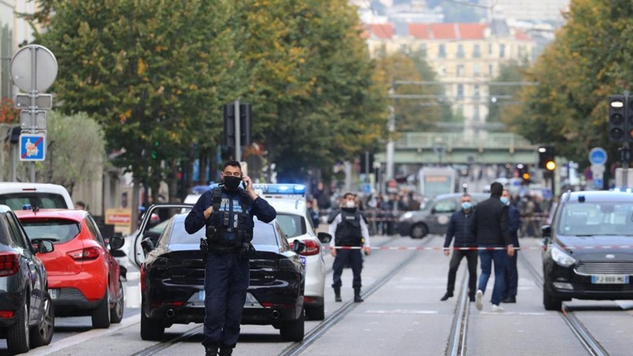 France : au moins 2 morts dans une attaque au couteau à Nice