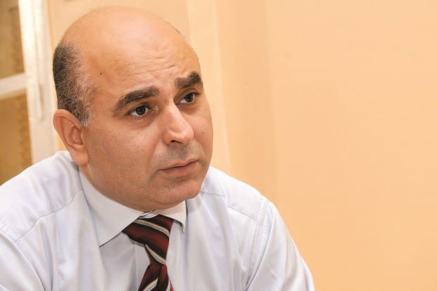 Crise économique : « Je pense qu’on ira taper aux portes du FMI en 2021 » (Smaïn Lalmas)