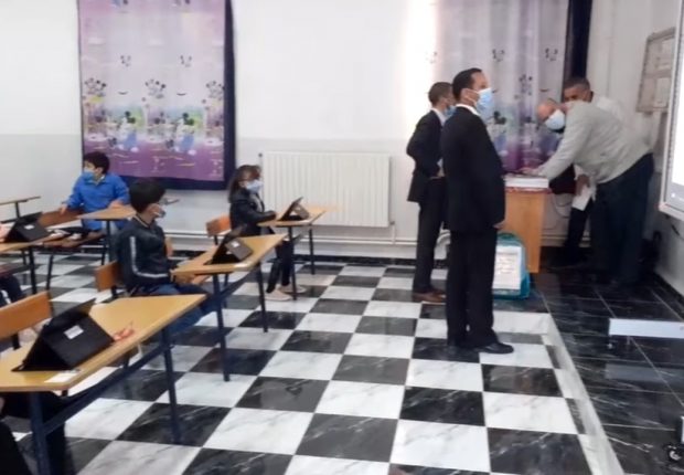 Éducation : Djerad évoque à nouveau la généralisation des tablettes électroniques