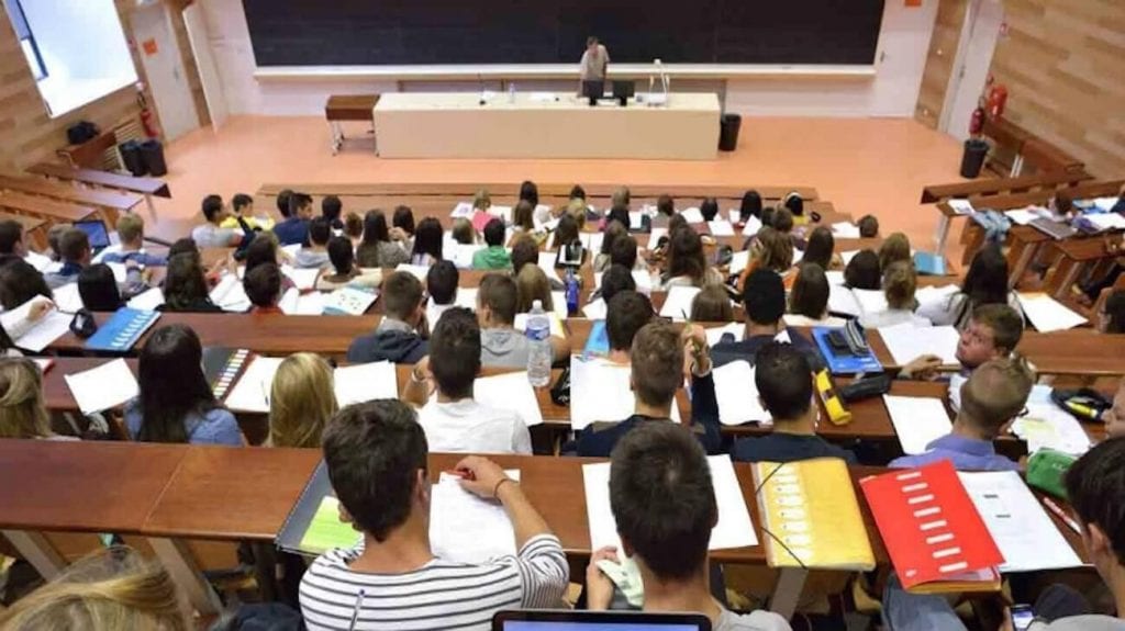 France : Les Algériens et les Marocains en tête du classement des étudiants étrangers