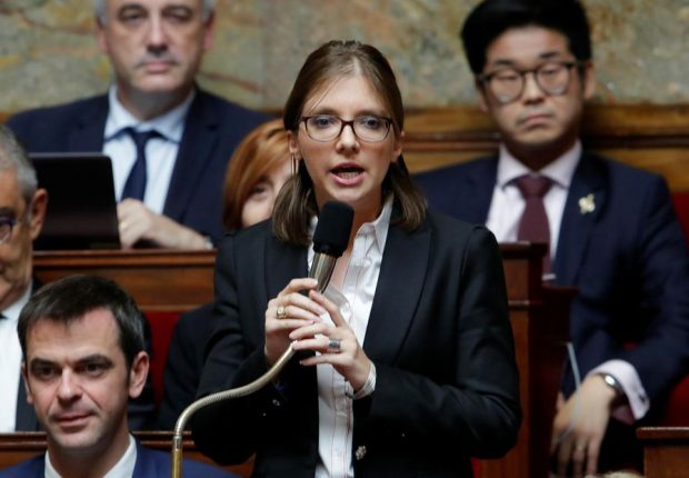France : Une députée veut interdire le voile pour « les petites filles »