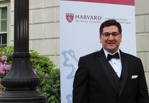 Vaccin Coronavirus : L’ambassade Américaine salue le rôle du chercheur Bouguermouh