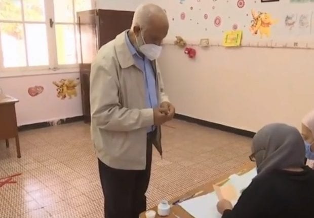 Belkhadem participe au référendum et s’exprime sur la nouvelle Constitution