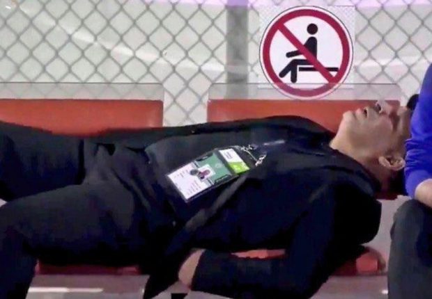 L’entraîneur algérien Zekri fait un malaise en plein match (Vidéo)