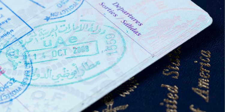 Émirats arabes unis : Suspension de la délivrance des visas pour 12 pays