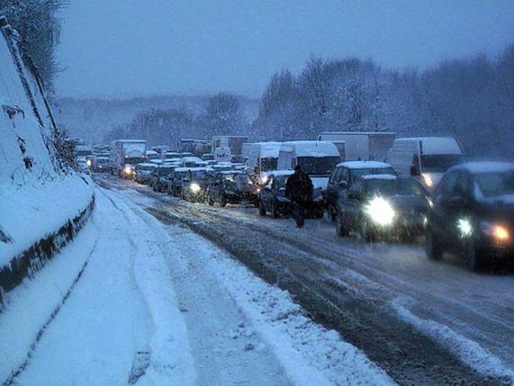 Chutes de neige : Plusieurs routes bloquées et fermées à la circulation
