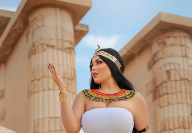 Égypte : Un mannequin d’Instagram arrêté pour une séance photo au pied des pyramides 