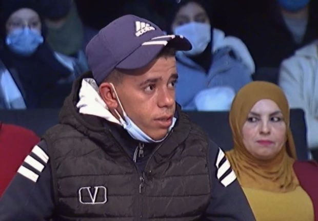 L’histoire poignante d’une famille délaissée dans la rue par le père