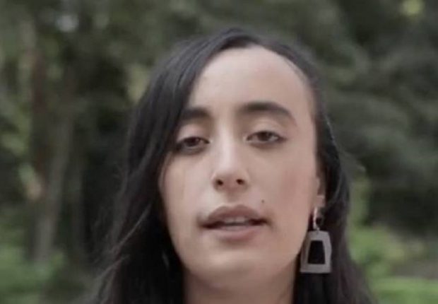 Kenza, une lycéenne algérienne qui risque d’être expulsée de France