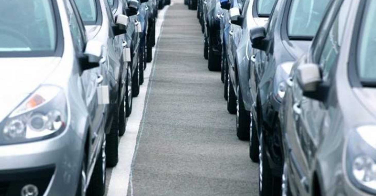 Voici combien de véhicules va importer l’Algérie, selon Achaibou