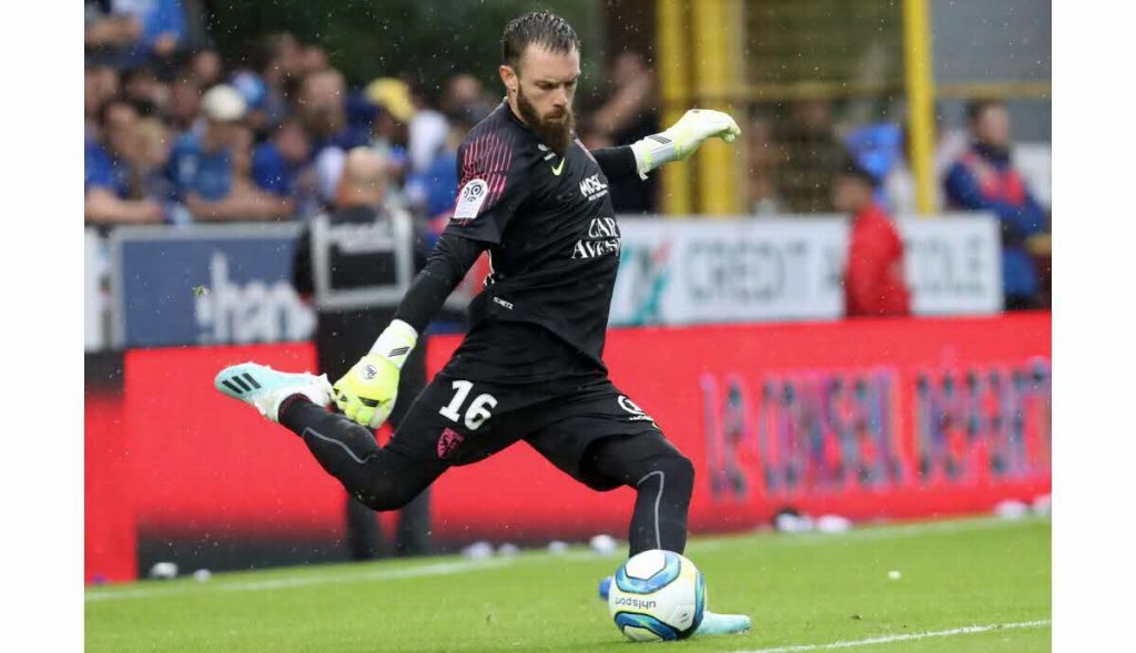France : L’international algérien Oukidja brille en ligue 1