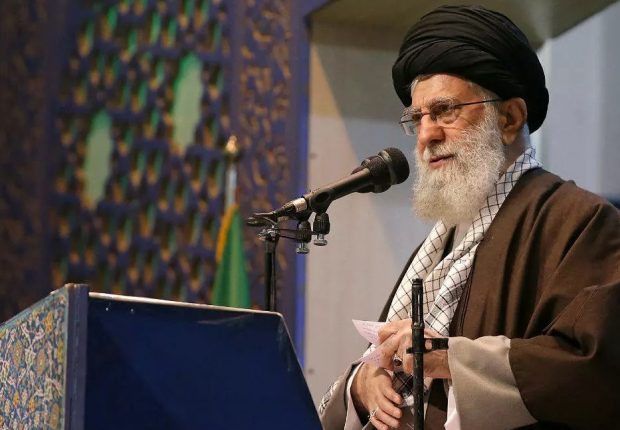 Iran : Un compte Twitter de Khamenei menace Trump