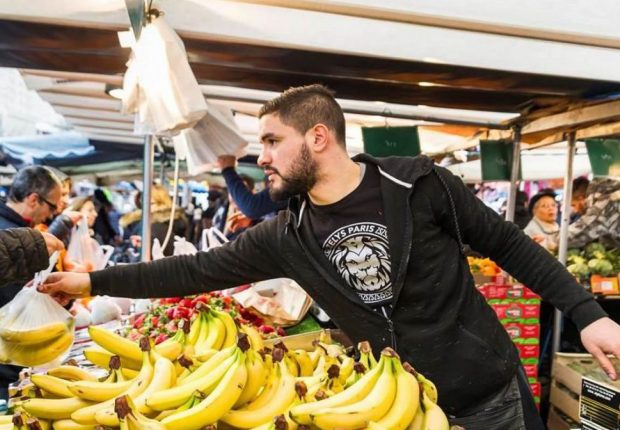 Un joueur olympique Algérien devient un marchant de légumes en France
