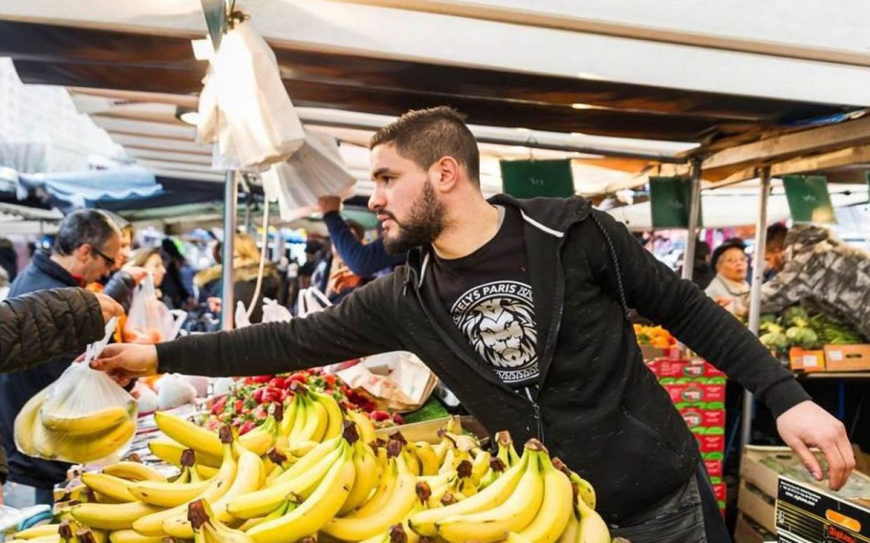 Un joueur olympique Algérien devient un marchant de légumes en France