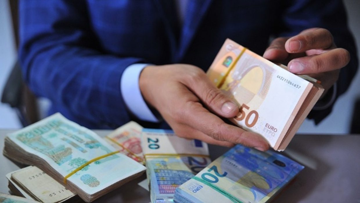 Le dinar face aux devises en banque et au marché noir ce 12 octobre