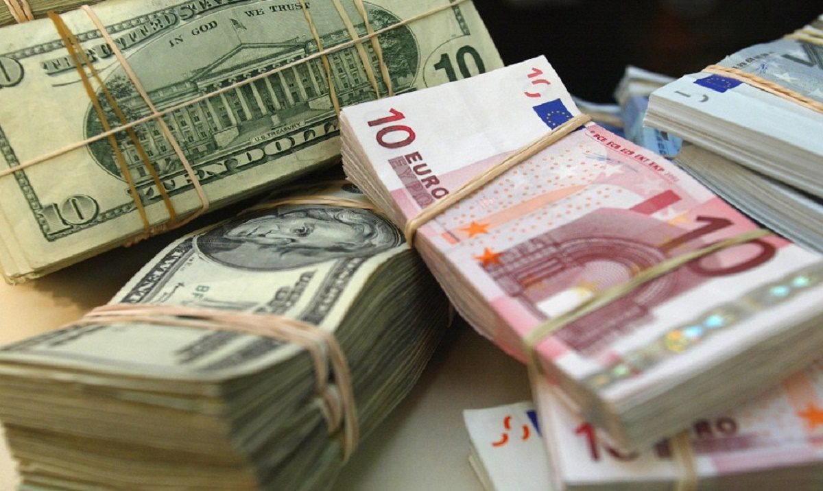 Affaires des 300 000 euros saisis : un policier parmi les accusés