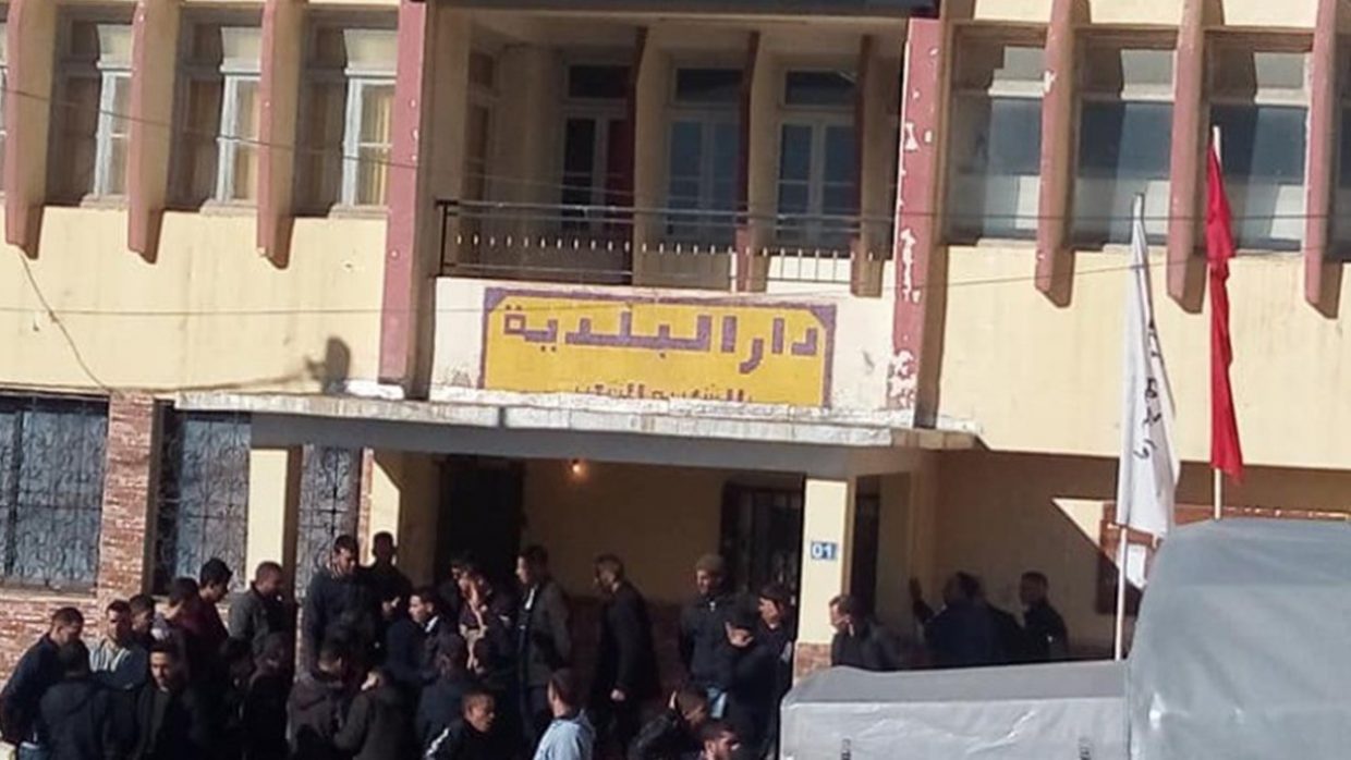 Jusqu’à 20 ans de prison pour fermeture des sièges des administrations