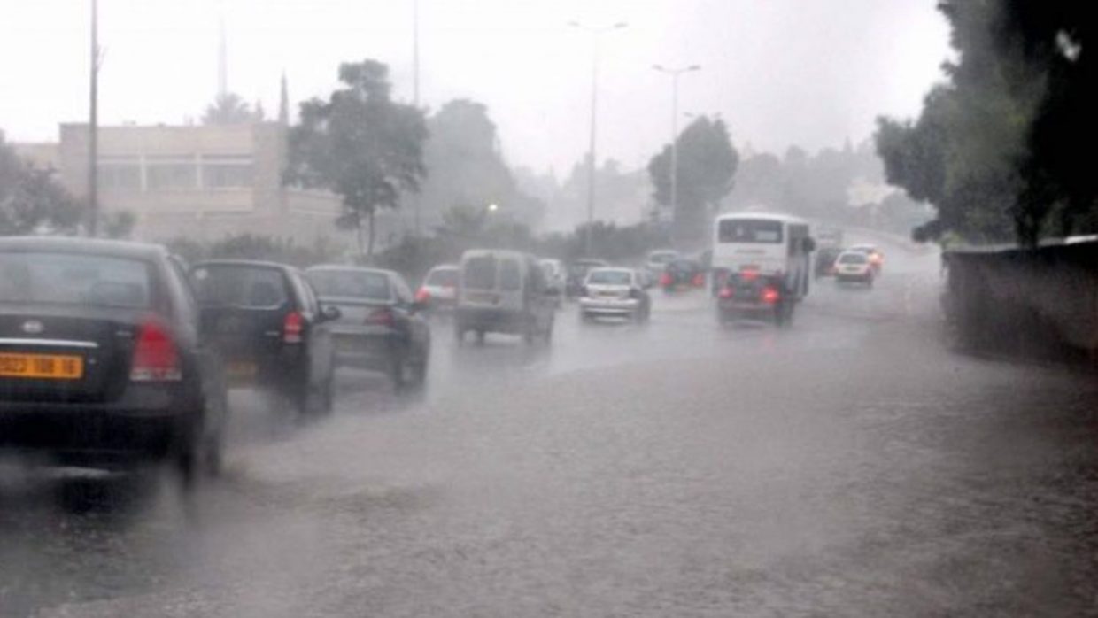 Alerte météo : fortes pluies sur 17 wilayas du nord du pays