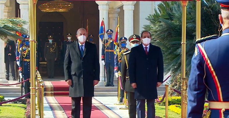 Accueilli au palais d’Héliopolis, Tebboune entame sa visite au Caire