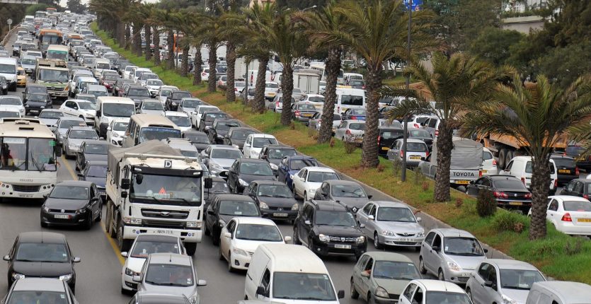 Embouteillages à Alger : le gouvernement examine « 2 projets urgents »
