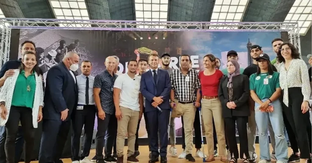 Oran : Macron achève sa visite avec une rencontre avec des athlètes
