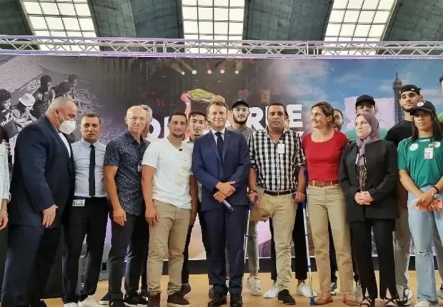 Oran : Macron achève sa visite avec une rencontre avec des athlètes