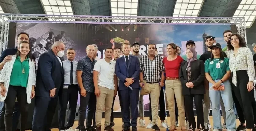 Oran : Macron achève sa visite avec une rencontre avec des athlètes