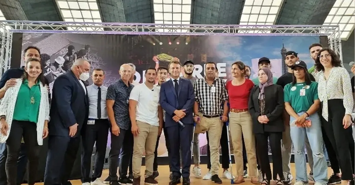 Oran : Macron achève sa visite avec une rencontre avec des athlètes
