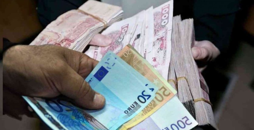 Taux de change du dinar en banque et au marché informel ce 12 mai -  Algerie360