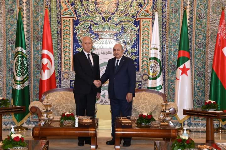 Sommet arabe d’Alger : le président tunisien reçu par Tebboune