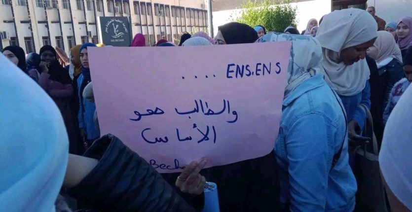 Titularisation enseignants: les étudiants ENS contestent et séchent les cours