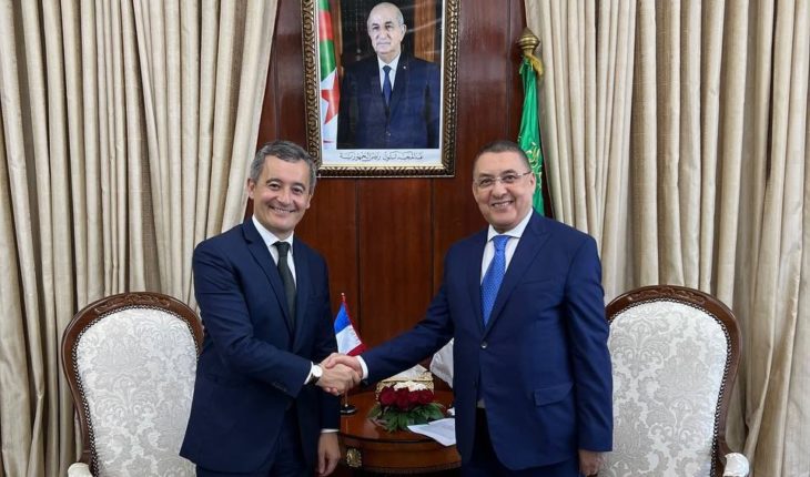 Le ministre de l'Intérieur algérien, Brahim Merad, avec le ministre français de l'Intérieur, Gérald Darmanin.