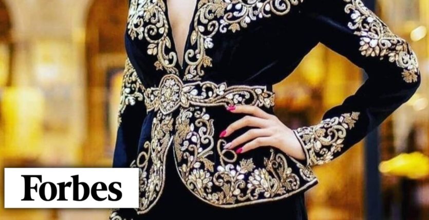 Karakou : Forbes met le vêtement algérien à l’honneur