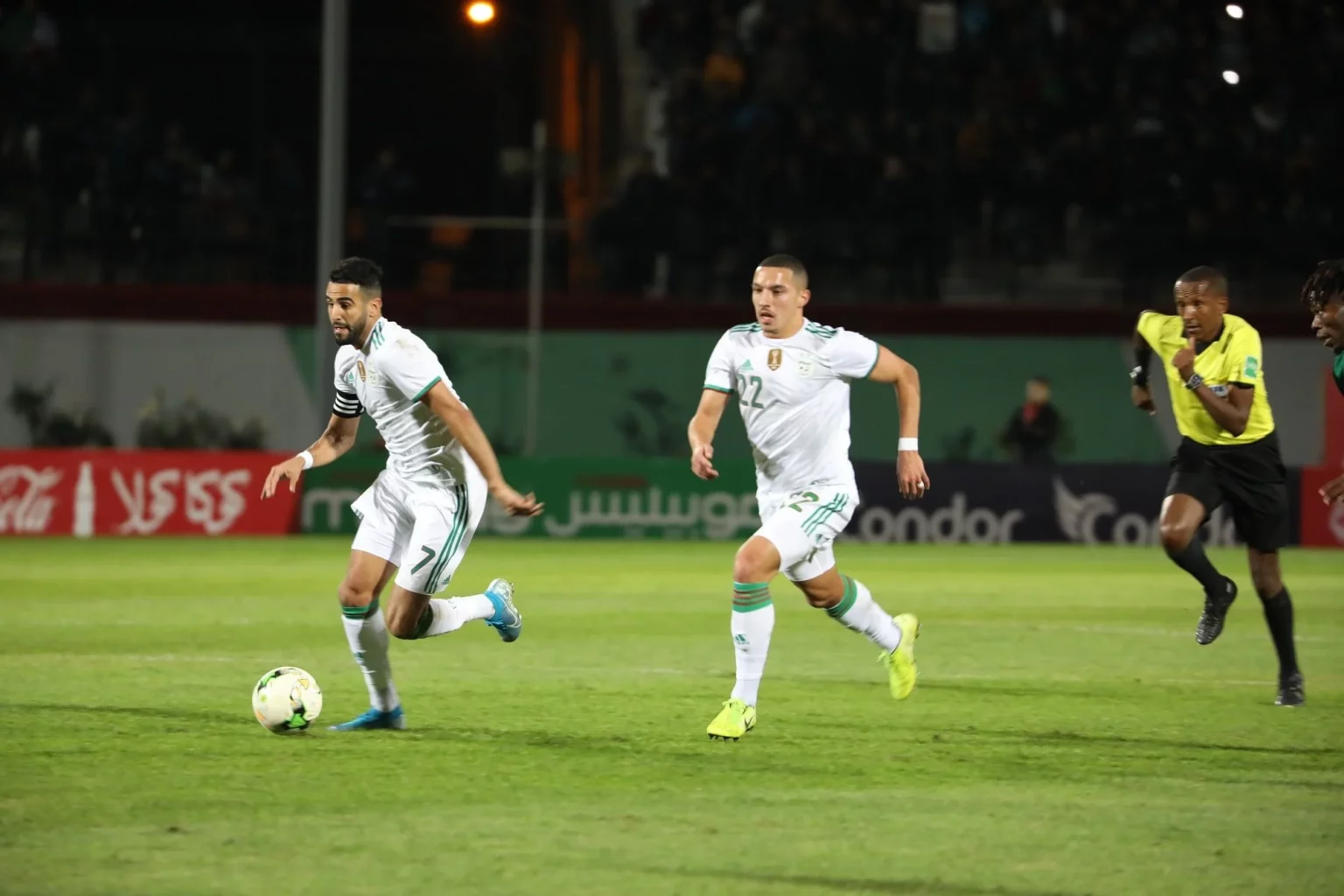Feux de forêts en Algérie : Mahrez et Bennacer se solidarisent avec les victimes
