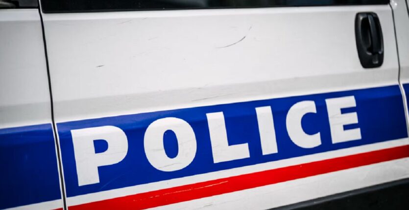 France : la police ouvre le feu sur une femme voilée menaçant de se faire exploser