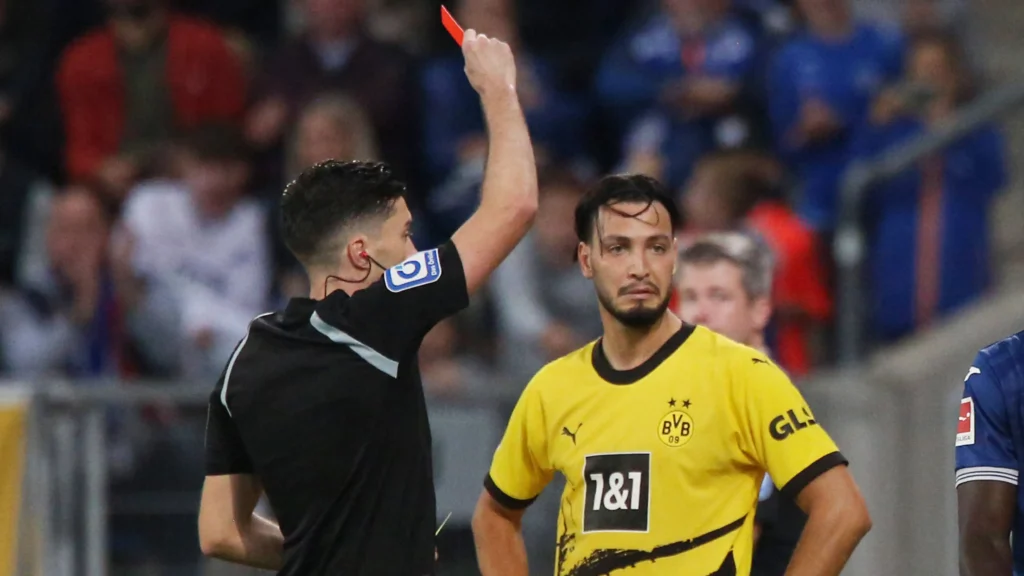Bensebaini sévèrement critiqué par l’entraineur de Borussia Dortmund