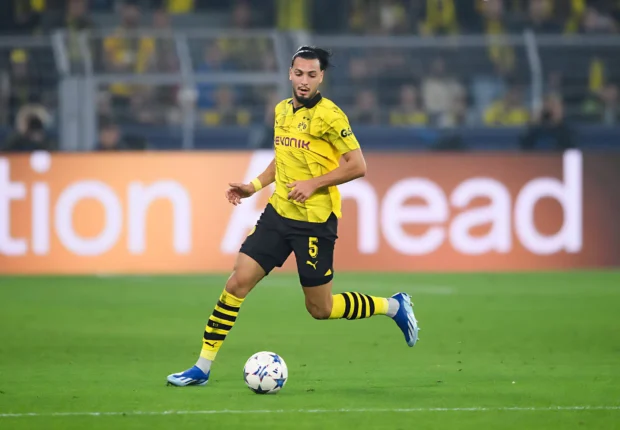 Epoustouflant face à l’AC Milan, Bensaibaini commente la qualification de Dortmund