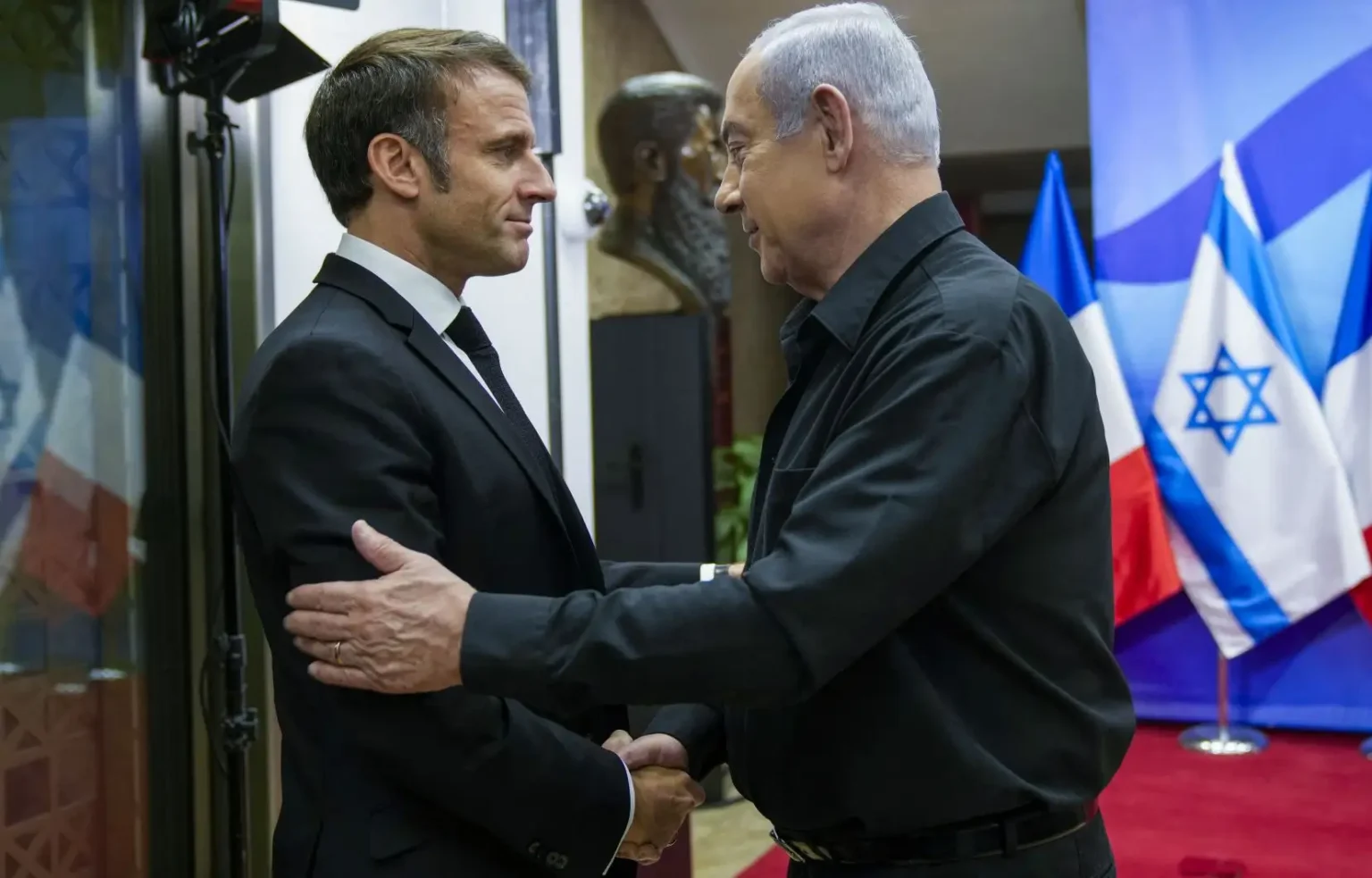 Des ambassadeurs français du Moyen-Orient inquiets de la position pro-Israël de Macron