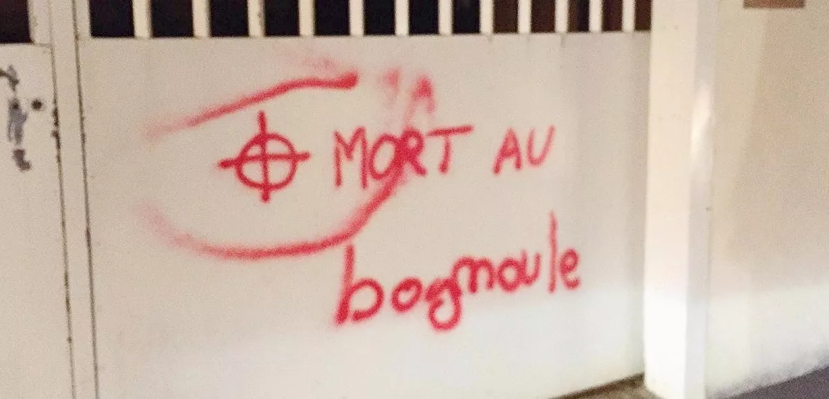Tags antimusulmans sur les murs d’une mosquée de Cherbourg : la Mosquée de Paris dénonce