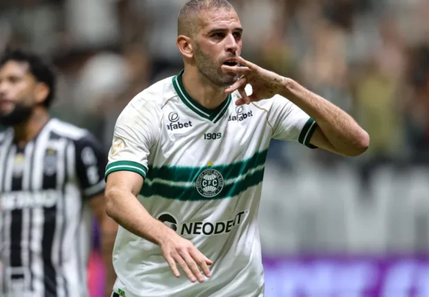 Islam Slimani quitte Coritiba et retourne en Belgique