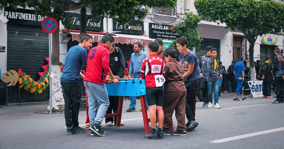 2024 Rapide et Sexy Voiture Fille Mur Calendrier Algeria